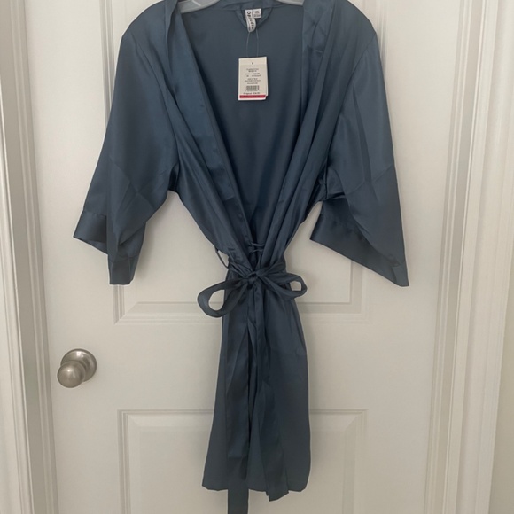 Satin robe BNWT - Picture 2 of 3